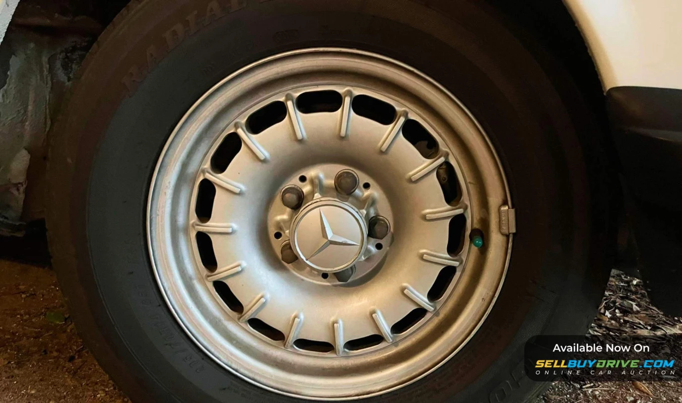 1984 Mercedes-Benz 380SL